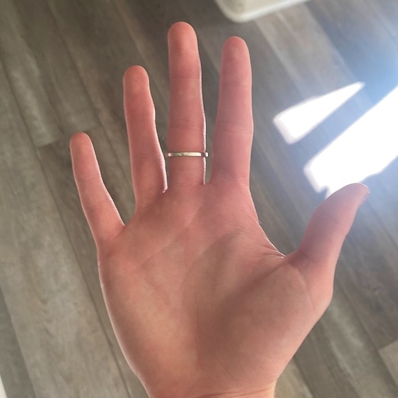 Silver ring - Picture 2 of 2